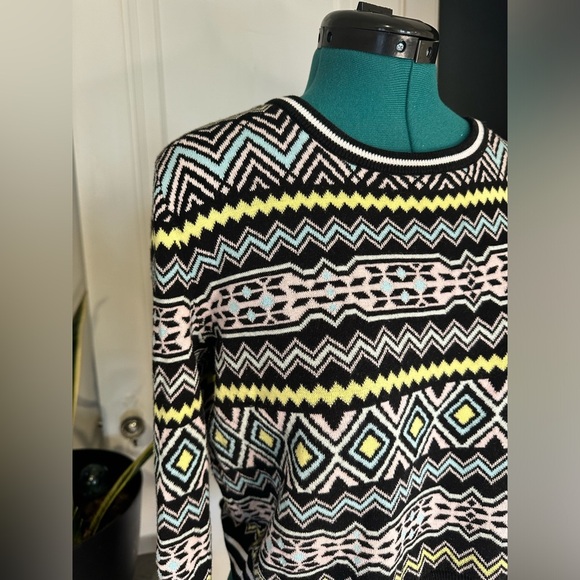 H&M Divided Aztec print cropped sweater black pink yellow blue med - Picture 3 of 10